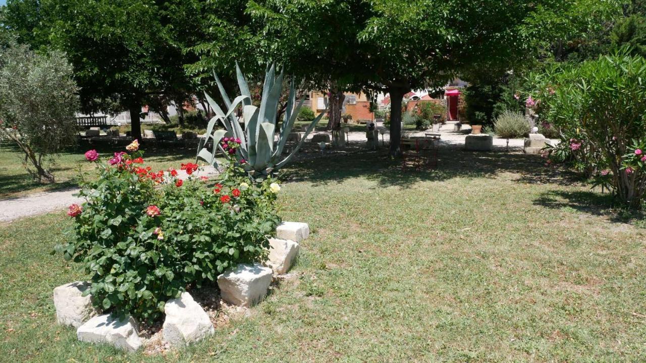 Apartamento Mas Maurane - Les Lavandes Aux Portes D'Arles Tarascón Exterior foto